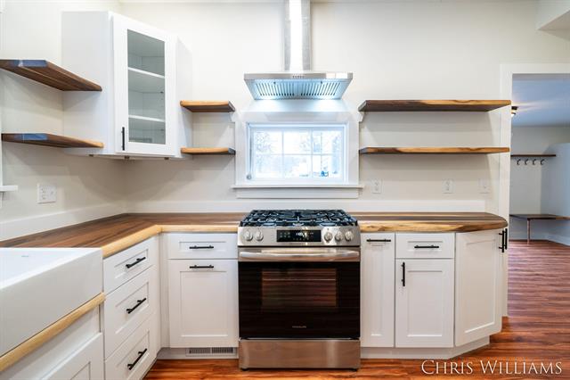 Builiding view three for 402 Clinton, Hastings, MI. 49058