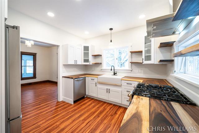 Builiding view two for 402 Clinton, Hastings, MI. 49058