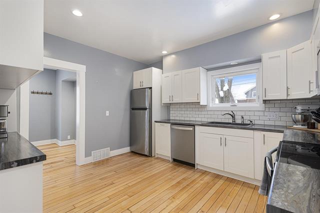 Builiding view four for 94 17Th, Holland, MI. 49423