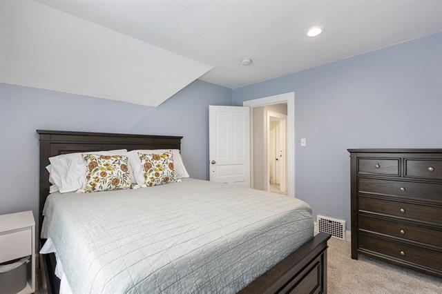 Builiding view nine for 94 17Th, Holland, MI. 49423