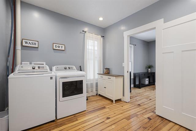 Builiding view seven for 94 17Th, Holland, MI. 49423