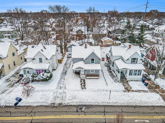 Builiding view seventeen for 94 17Th, Holland, MI. 49423