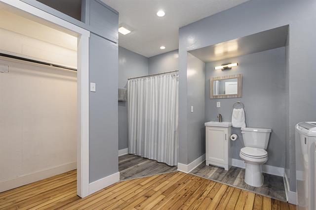 Builiding view six for 94 17Th, Holland, MI. 49423