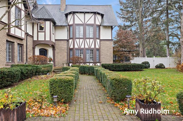 Builiding view nine for 522 River, Spring Lake, MI. 49456