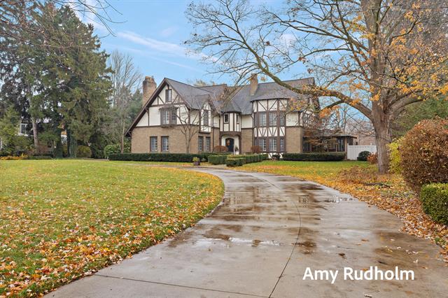 front view for 522 E River Street, Spring Lake, Mi. 49456