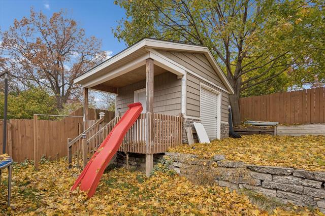 Builiding view thirty seven for 1325 32Nd, Wyoming, MI. 49509