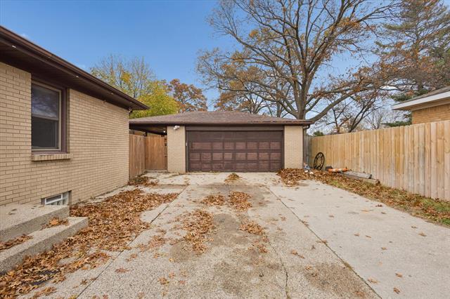 Builiding view thirty three for 1325 32Nd, Wyoming, MI. 49509