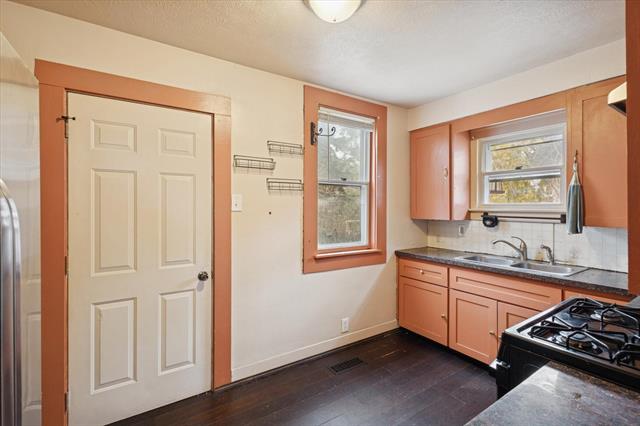 Builiding view eighteen for 1658 Federal, Wyoming, MI. 49509