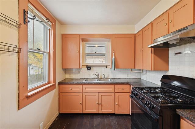 Builiding view nineteen for 1658 Federal, Wyoming, MI. 49509