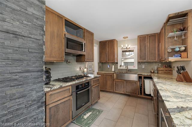 Builiding view eight for 726 Magnolia, Royal Oak, MI. 48073