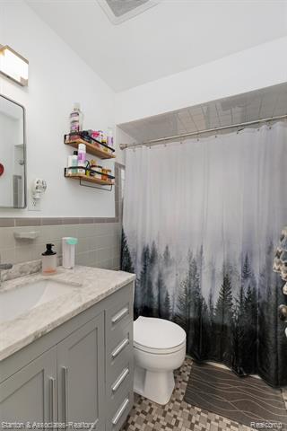 Builiding view eleven for 726 Magnolia, Royal Oak, MI. 48073