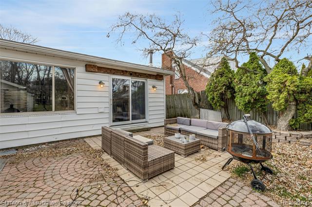 Builiding view fifteen for 726 Magnolia, Royal Oak, MI. 48073