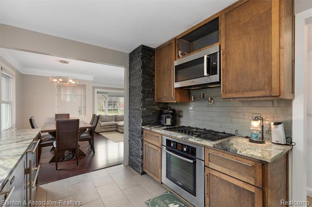 Builiding view five for 726 Magnolia, Royal Oak, MI. 48073