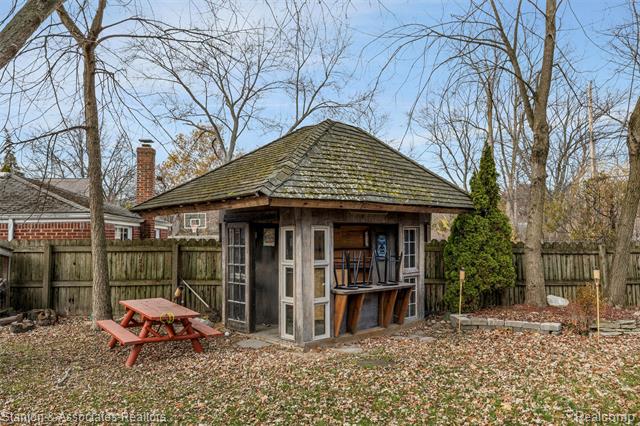 Builiding view nineteen for 726 Magnolia, Royal Oak, MI. 48073