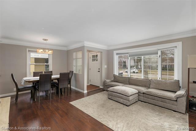 Builiding view one for 726 Magnolia, Royal Oak, MI. 48073