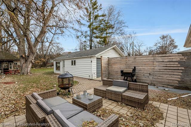 Builiding view sixteen for 726 Magnolia, Royal Oak, MI. 48073