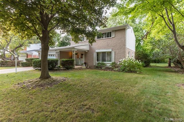 front view for 30006 Rambling Rd, Southfield, Mi. 48076