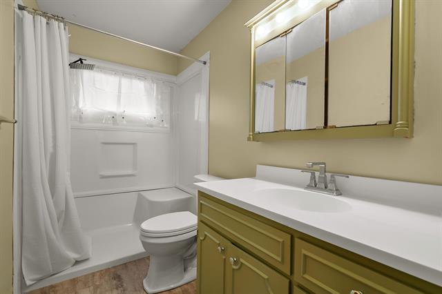 Builiding view nine for 109 Golden, Battle Creek, MI. 49015