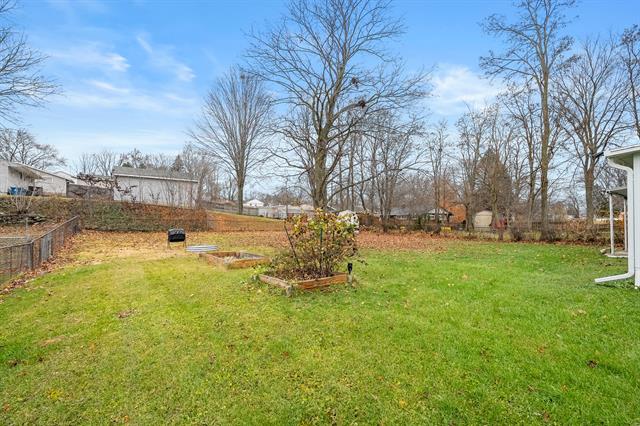 Builiding view twenty four for 109 Golden, Battle Creek, MI. 49015