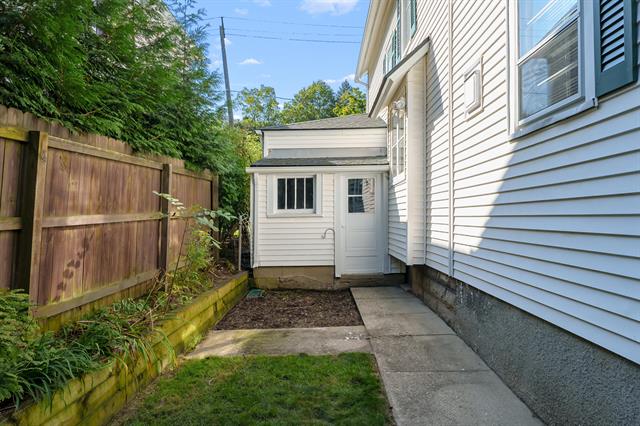 Builiding view thirty three for 115 Monroe, Kalamazoo, MI. 49006