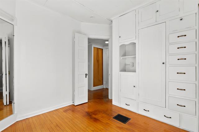 Builiding view twenty one for 115 Monroe, Kalamazoo, MI. 49006