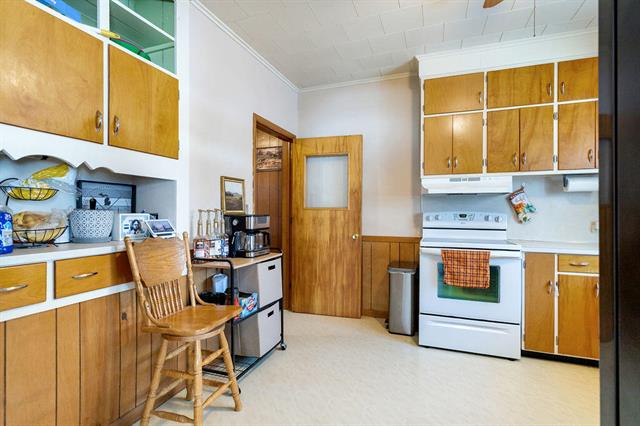 Builiding view seven for 735 Marshall, Hastings, MI. 49058