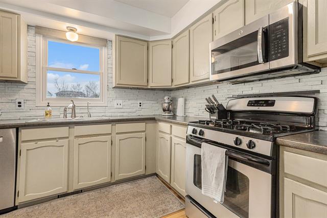 Builiding view eleven for 2219 Maguire, Grand Rapids, MI. 49525