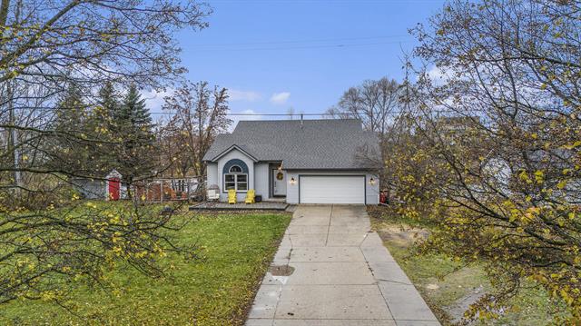 Builiding view twenty nine for 2219 Maguire, Grand Rapids, MI. 49525