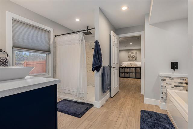 Builiding view twenty one for 2219 Maguire, Grand Rapids, MI. 49525