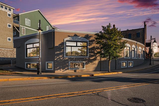 Builiding view thirty three for 259 Kalamazoo, South Haven, MI. 49090