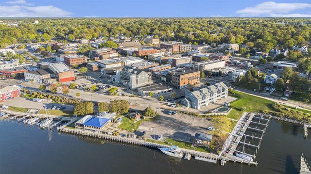 Builiding view thirty for 259 Kalamazoo, South Haven, MI. 49090