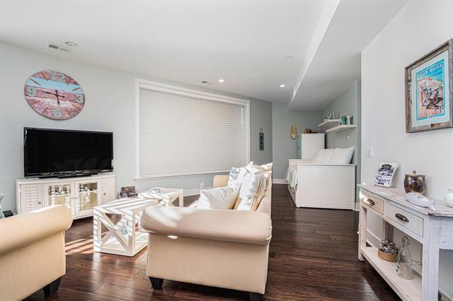 Builiding view twenty five for 259 Kalamazoo, South Haven, MI. 49090