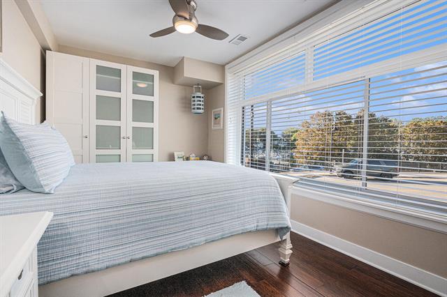 Builiding view twenty one for 259 Kalamazoo, South Haven, MI. 49090