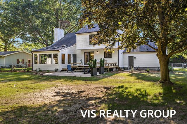 Builiding view eighty one for 18630 Fruitport, Spring Lake, MI. 49456