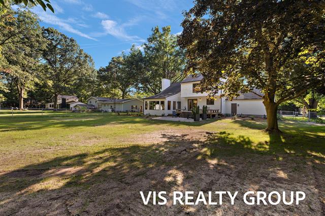 Builiding view eighty for 18630 Fruitport, Spring Lake, MI. 49456