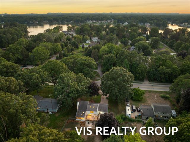 Builiding view fifty nine for 18630 Fruitport, Spring Lake, MI. 49456