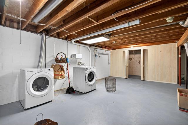 Builiding view fifty six for 18630 Fruitport, Spring Lake, MI. 49456