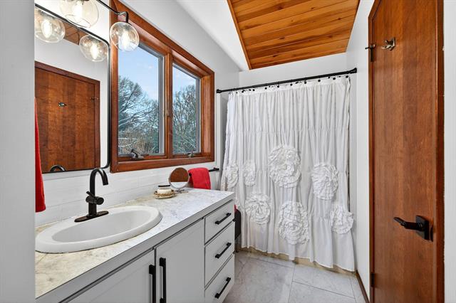 Builiding view fifty two for 18630 Fruitport, Spring Lake, MI. 49456