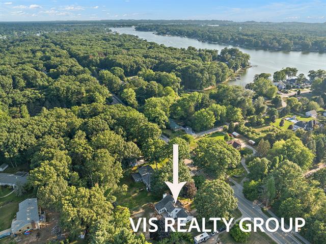 Builiding view seventy six for 18630 Fruitport, Spring Lake, MI. 49456