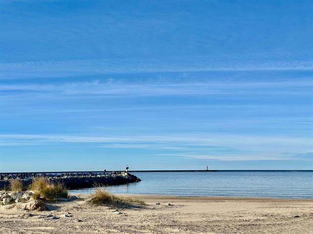 Builiding view thirty five for 307 Ferry, Ludington, MI. 49431