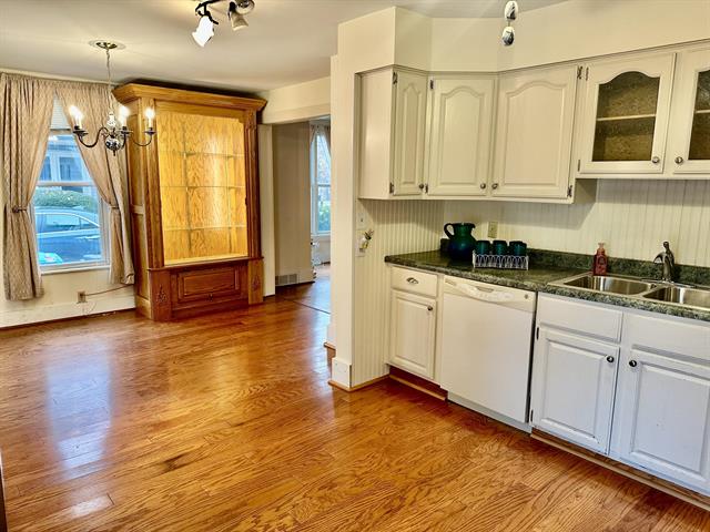 Builiding view twenty for 307 Ferry, Ludington, MI. 49431