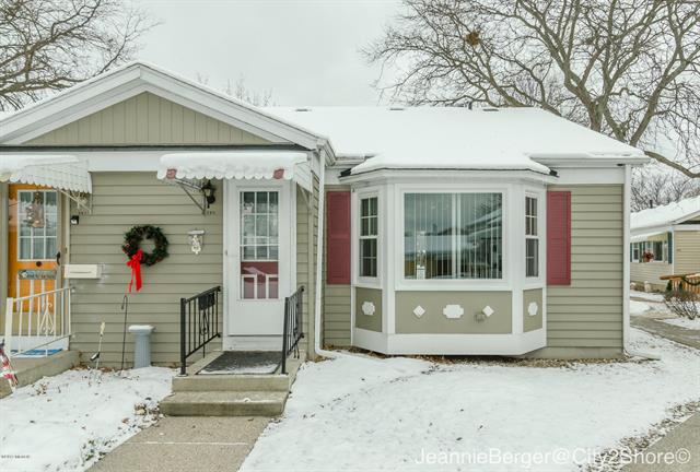 front view for 929 Village Lane, Jenison, Mi. 49428