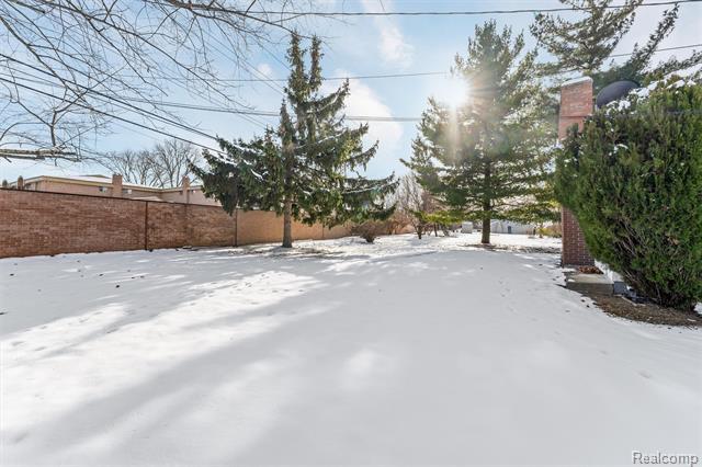 Builiding view fourteen for 30190 Northgate, Southfield, MI. 48076