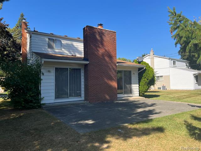 Builiding view seventeen for 30190 Northgate, Southfield, MI. 48076