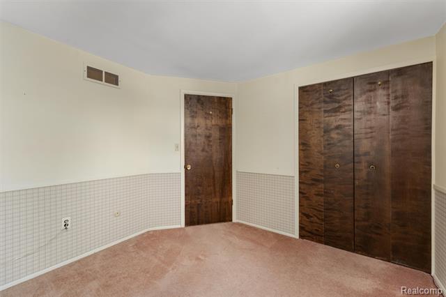 Builiding view ten for 30190 Northgate, Southfield, MI. 48076