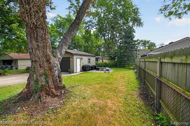 Builiding view forty two for 2436 N Vermont, Royal Oak, MI. 48073