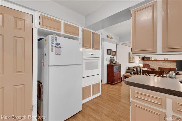 Builiding view fourteen for 30195 Pleasant, Southfield, MI. 48076