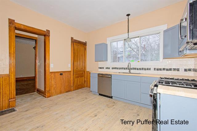 Builiding view eighteen for 528 Jefferson, Hastings, MI. 49058