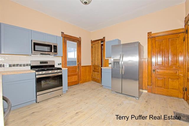 Builiding view seventeen for 528 Jefferson, Hastings, MI. 49058