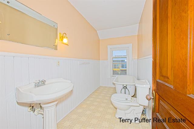 Builiding view thirty three for 528 Jefferson, Hastings, MI. 49058